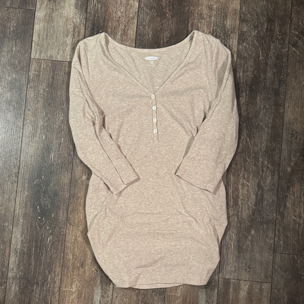 Old Navy Ribbed Henley Maternity Top in Taupe